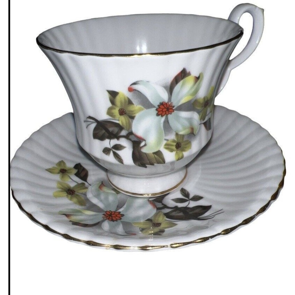 ROYAL WINDSOR, Fine Bone China England  Spring Dogwood Blossoms 1970s Numbered
